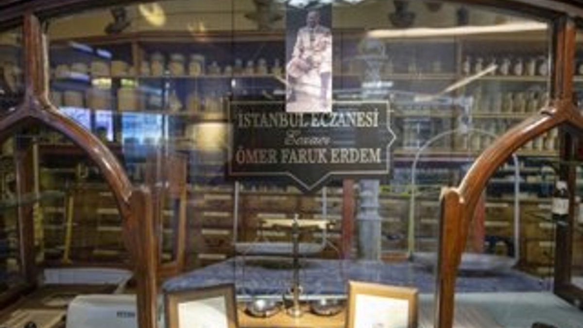 Atatürk'ün ilaçlarını aldığı eczane malzemeleri sergide