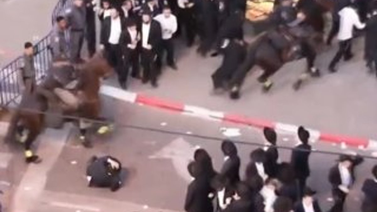 İsrail polisi aşırı Yahudileri atlarla ezdi
