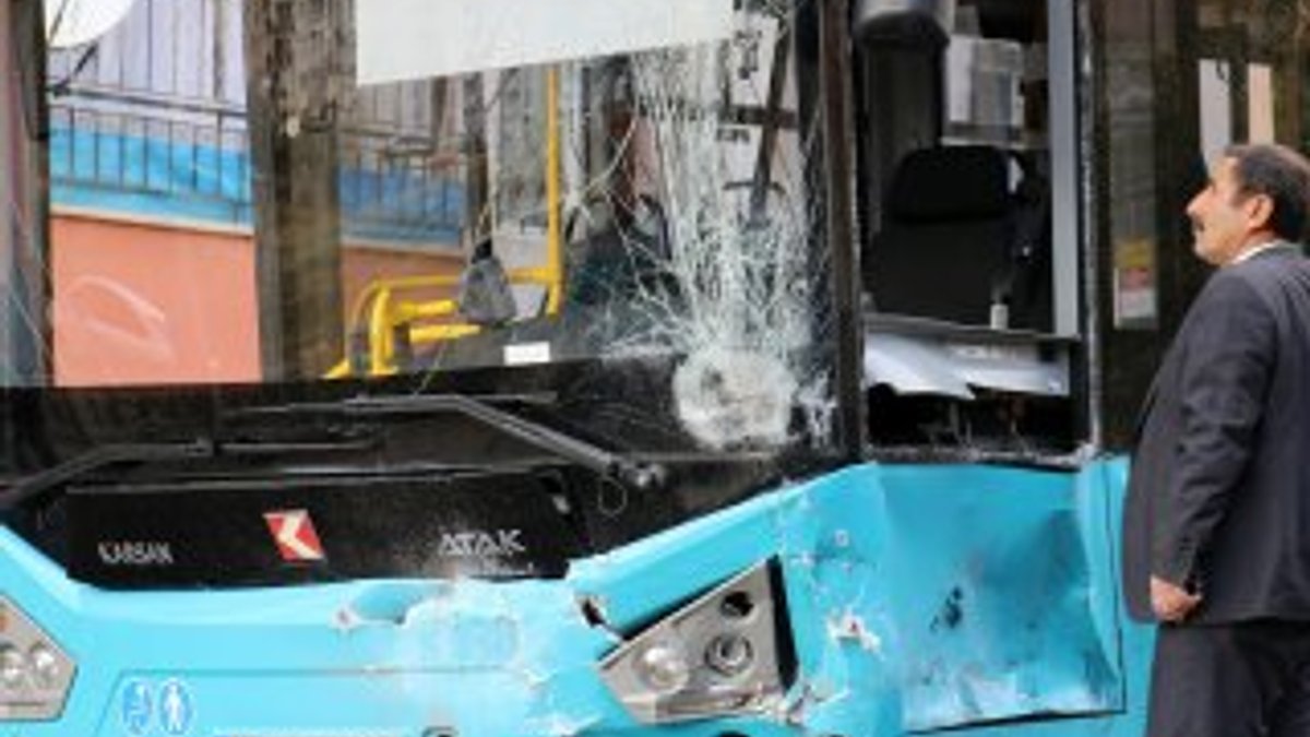 Otomobil halk otobüsüyle çarpıştı: 1 yaralı