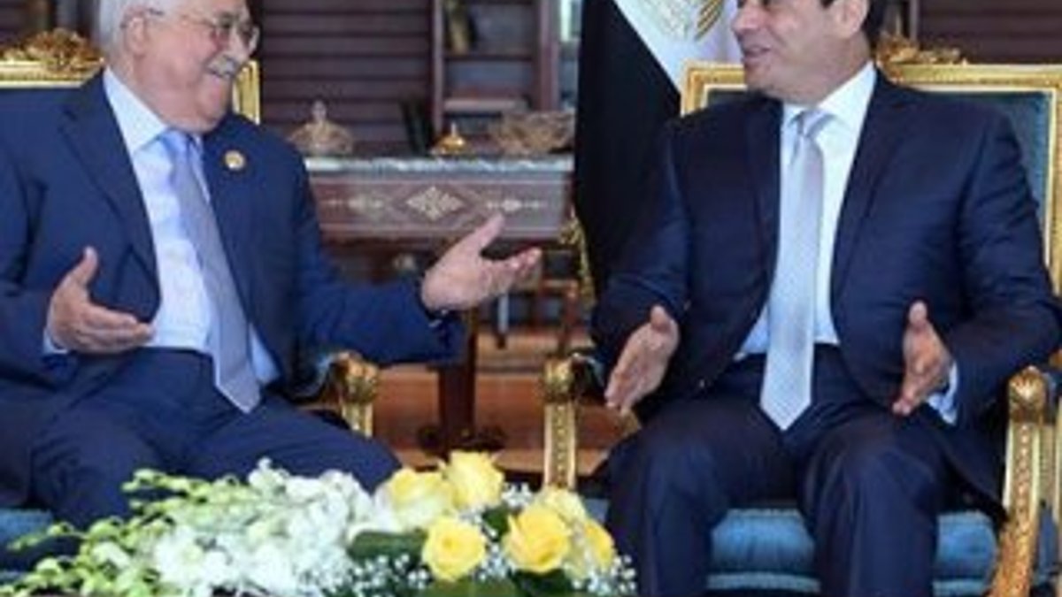 Sisi ve Abbas Mısır'da bir araya geldi