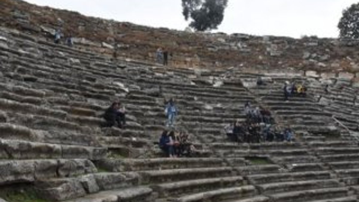 2 bin 200 yıllık antik tiyatro ayağa kaldırılıyor