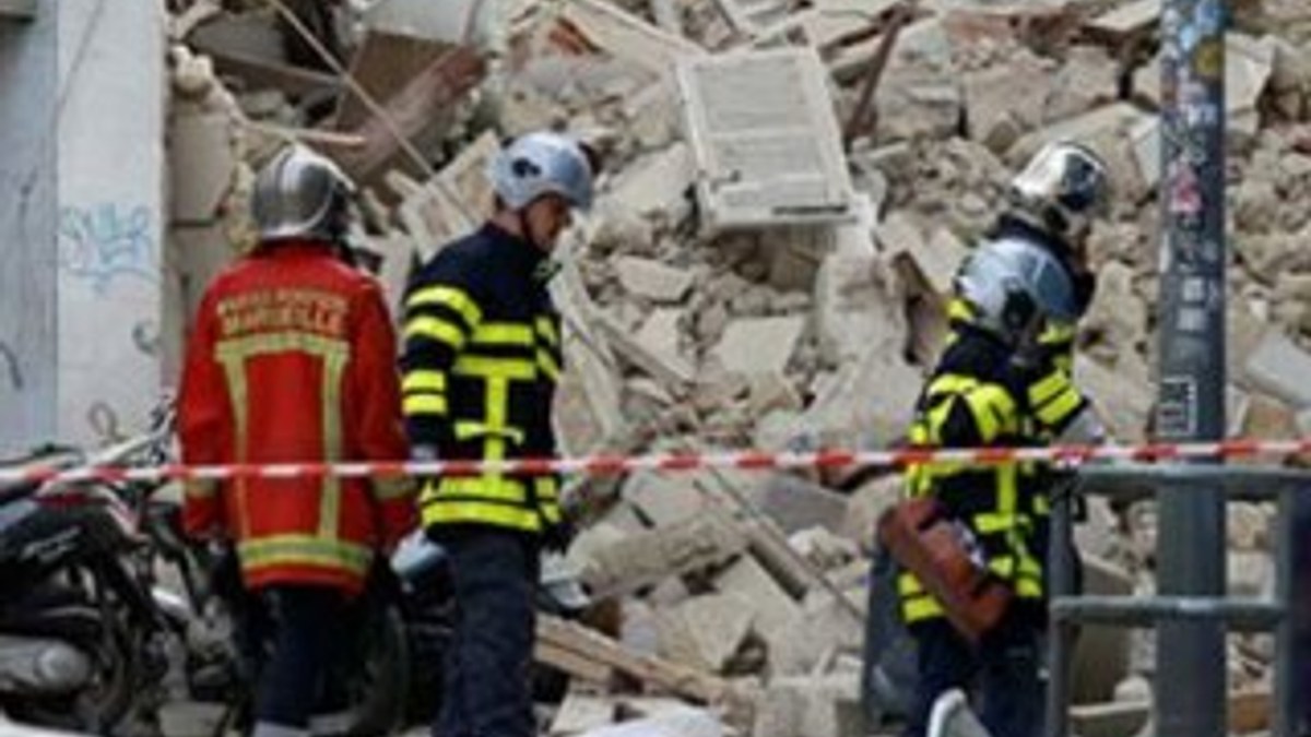 Fransa'da 2 bina çöktü 10 kişi kayıp