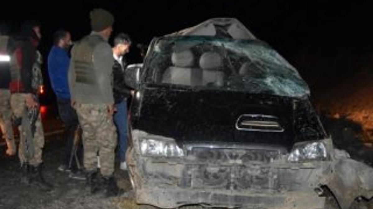 Kaçak göçmenleri taşıyan minibüs kaza yaptı: 5 ölü