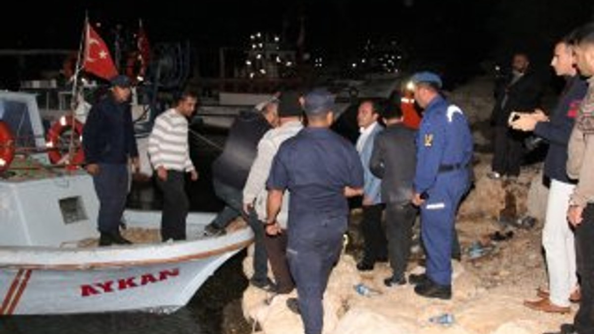 Mersin açıklarında kaçak göçmenleri taşıyan tekne battı