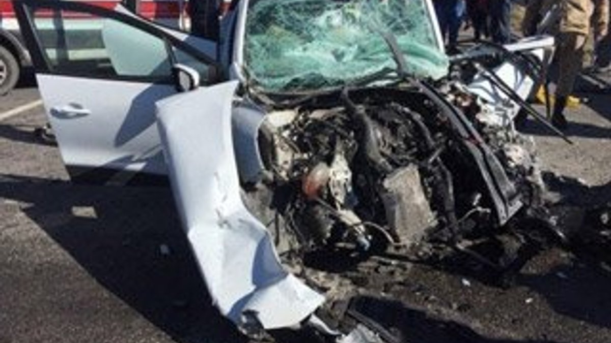 Erzurum'da taziye yolundaki araçla tır çarpıştı: 3 ölü