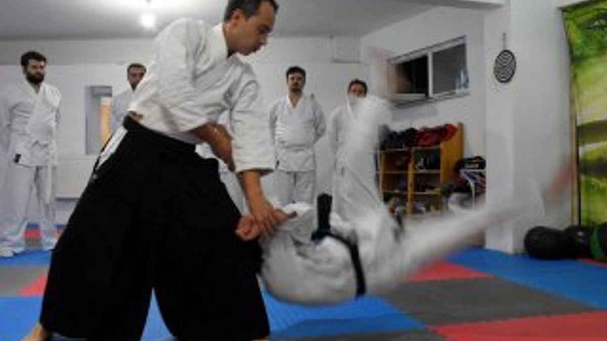 Şiddete karşı aikido öğrenen doktorlar