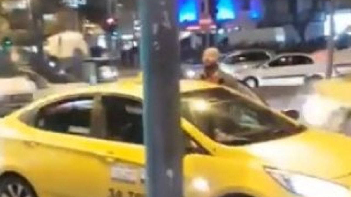Fatih'te taksi sürücüsünden turiste darp iddiası