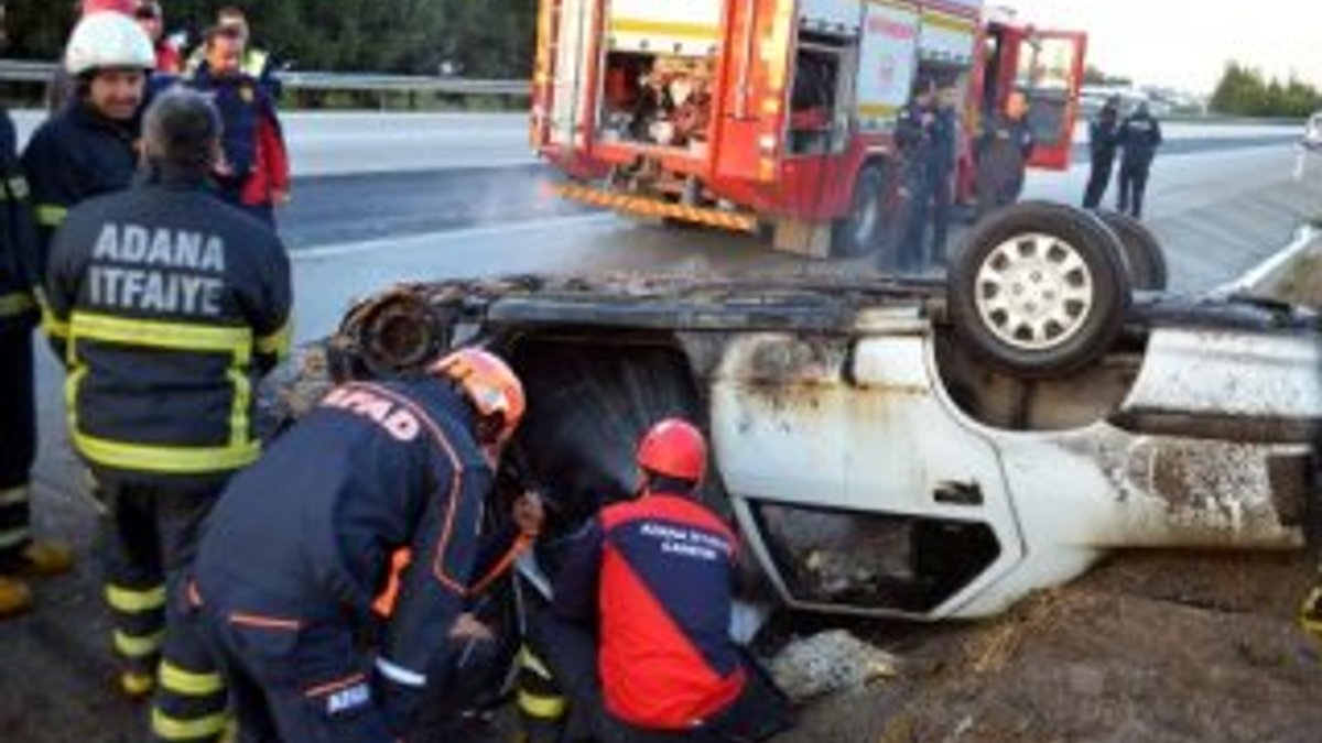 Adana'da şarampole devrilen otomobil alev aldı: 1 yaralı
