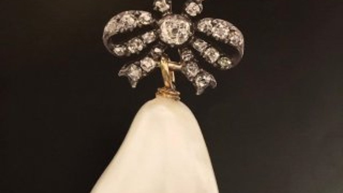 Marie Antoinette'in inci ve elmas kolyesine rekor fiyat