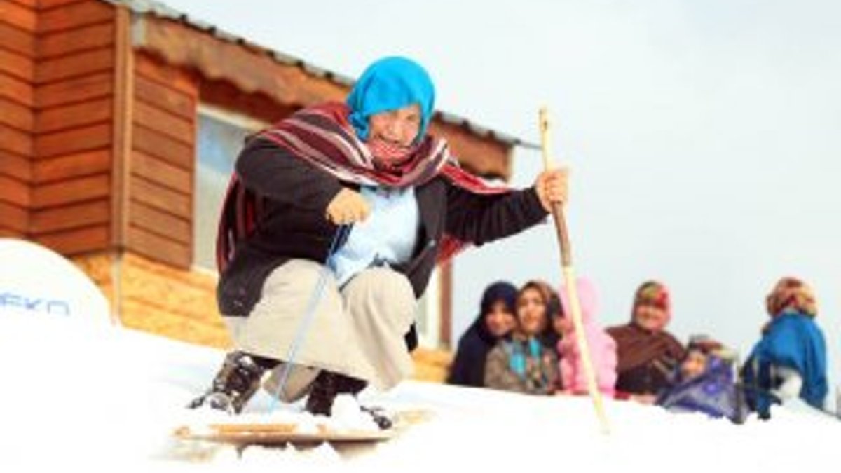 Rizeli köylülerin tahtalı kayak eğlencesi