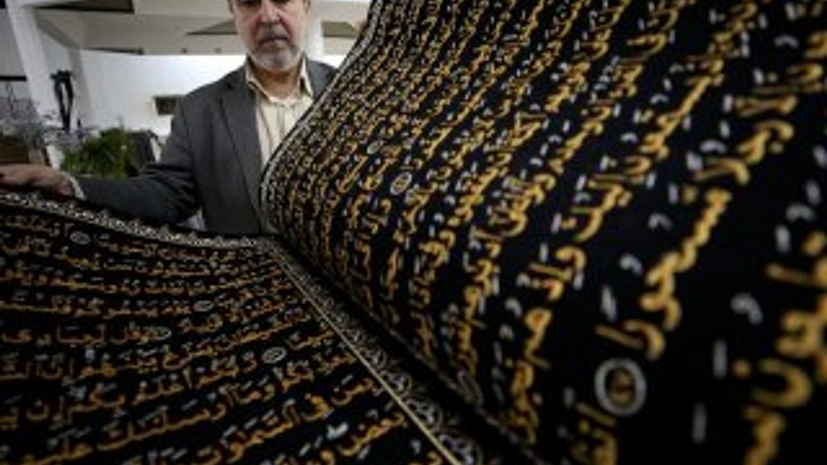 Kumaşa nakşettiği Kur'an-ı Kerim yüz binlerle buluştu