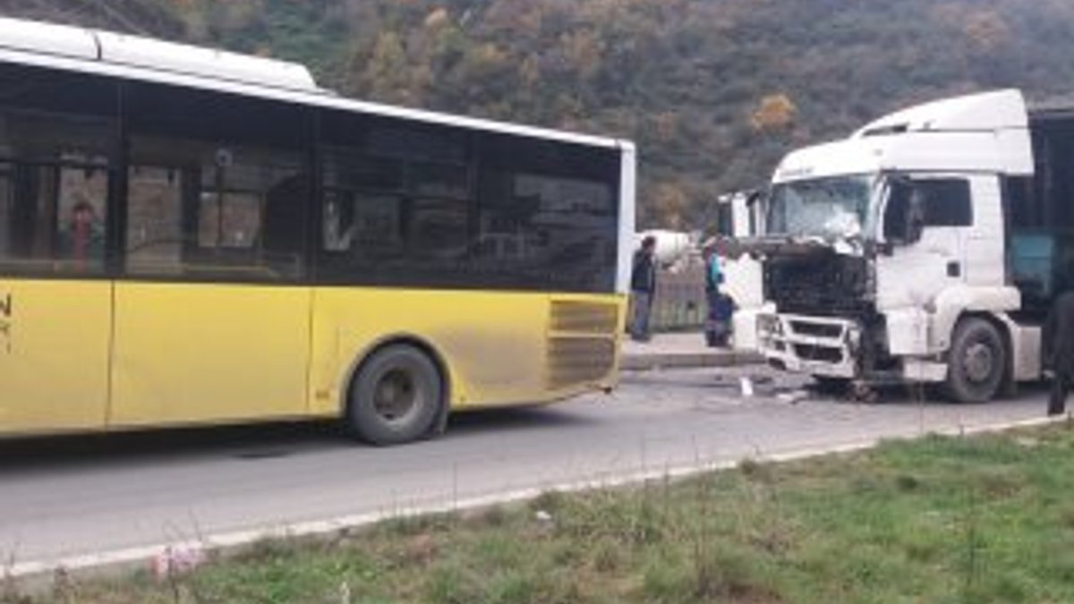 Trabzon'da tır belediye otobüsüne çarptı: 9 yaralı