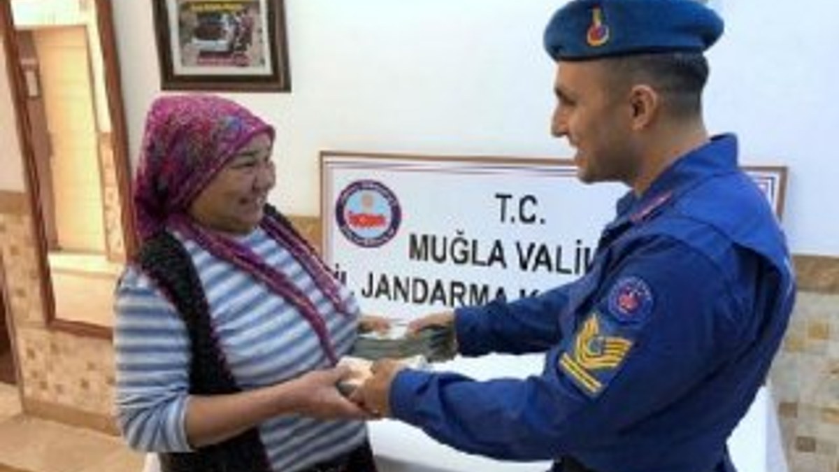 Jandarma dolandırılan kadınının 74 bin lirasını buldu