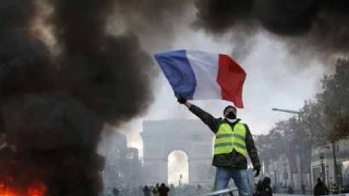 Fransa Başbakanı: Polis hedef alınıyor