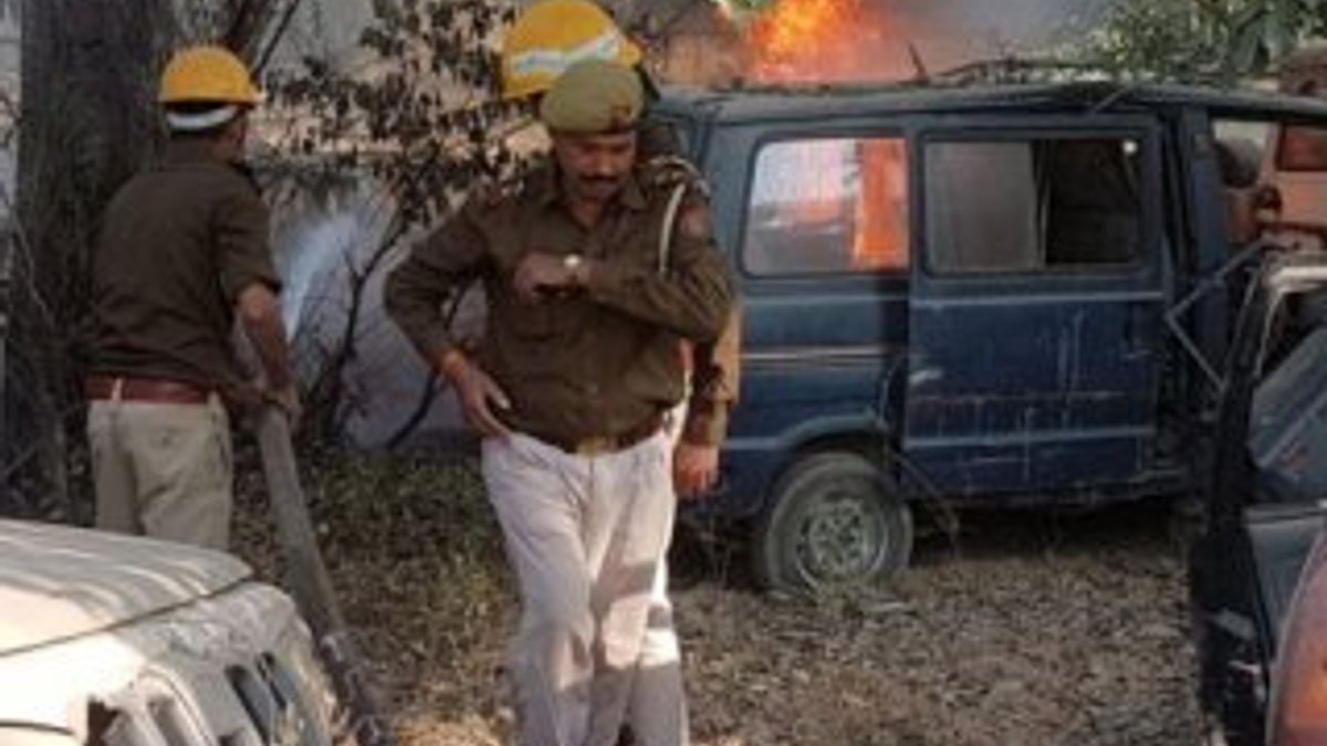 Hindistan'da inek kesimi protestosu: 1 polis amiri öldü