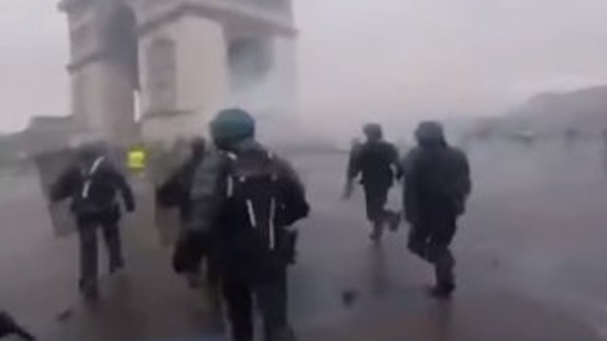 Paris'teki şiddet polis kamerasında