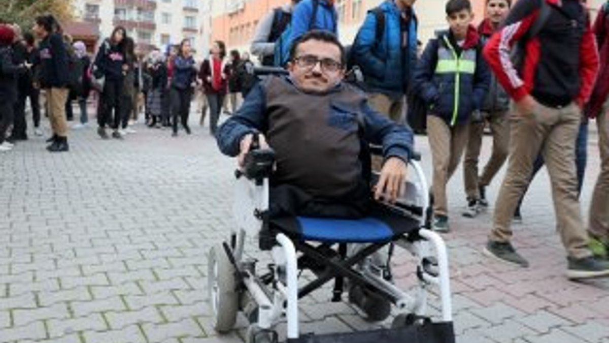 Ölür dedikleri Mehmet Akyürek başarılı bir hayat yaşıyor