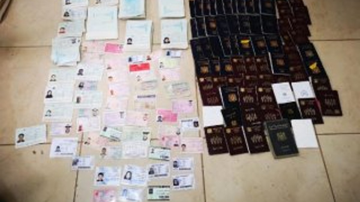 Suriyelilere sahte pasaport hazırlayan matbaaya baskın