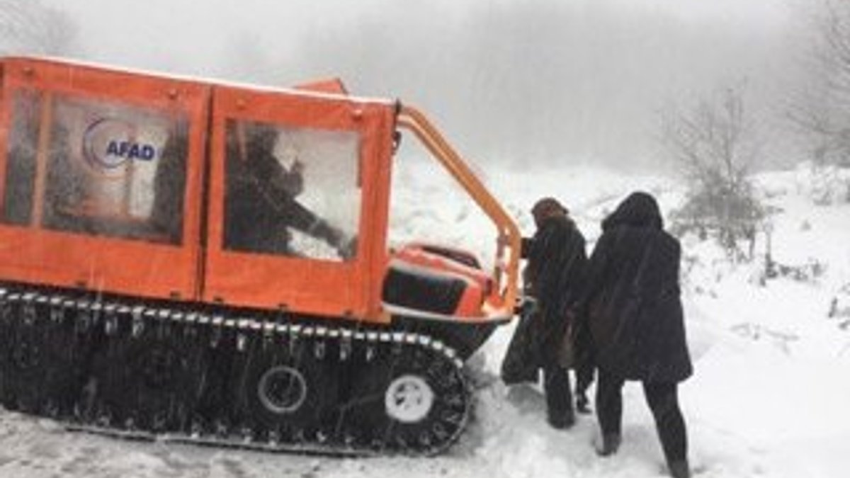 Kocaeli'de karda mahsur kalan 75 kişi kurtarıldı