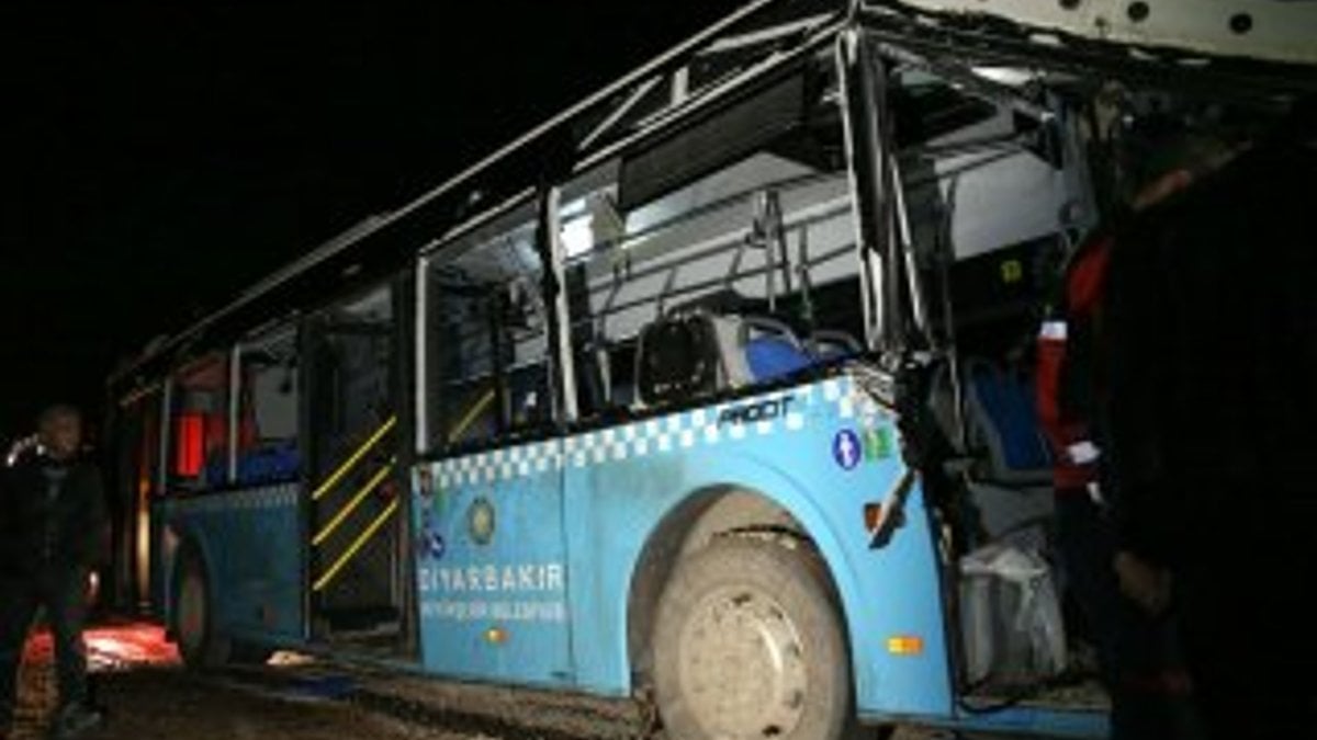 Belediye otobüsü kamyona çarptı: 1 ölü 45 yaralı