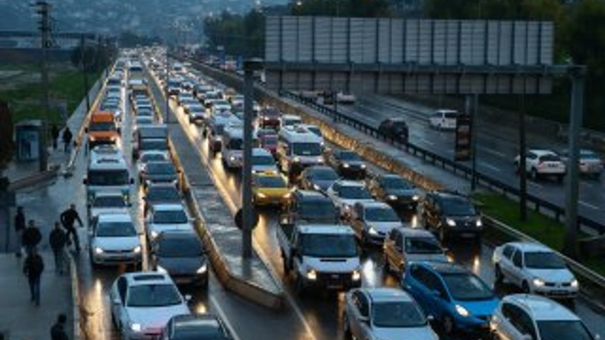 İzmir'de grev trafiğe neden oldu