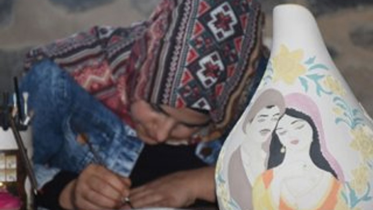 Kadınlar Cizre'nin tarihi mekanlarını çinilere işliyorlar