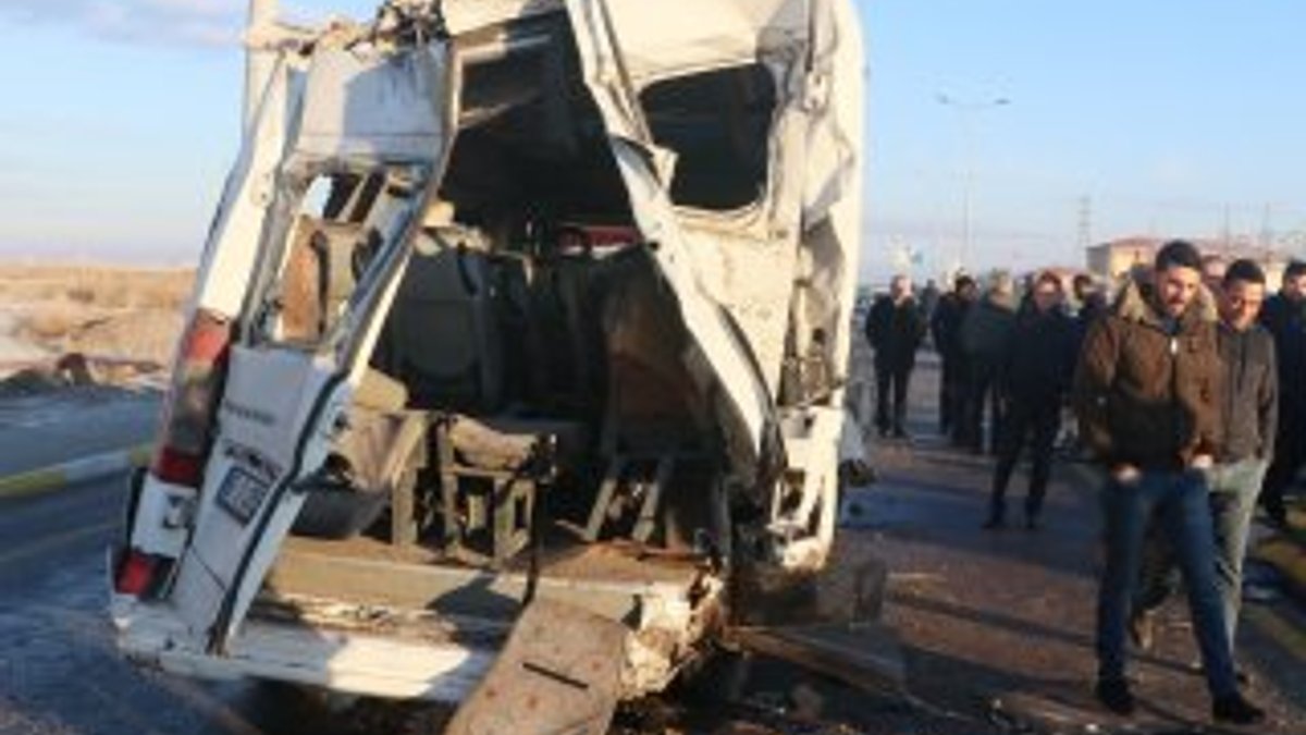 Aksaray'da otobüsle minibüs çarpıştı: 17 yaralı