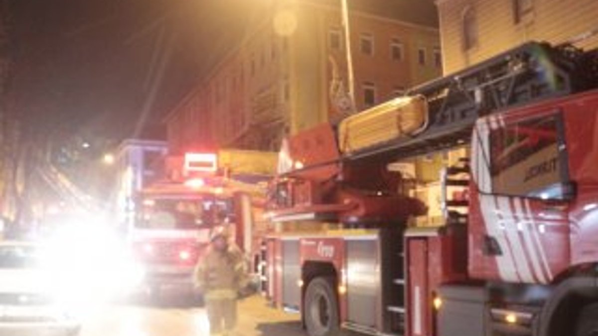 Kağıthane’de 5 katlı binada yangın çıktı