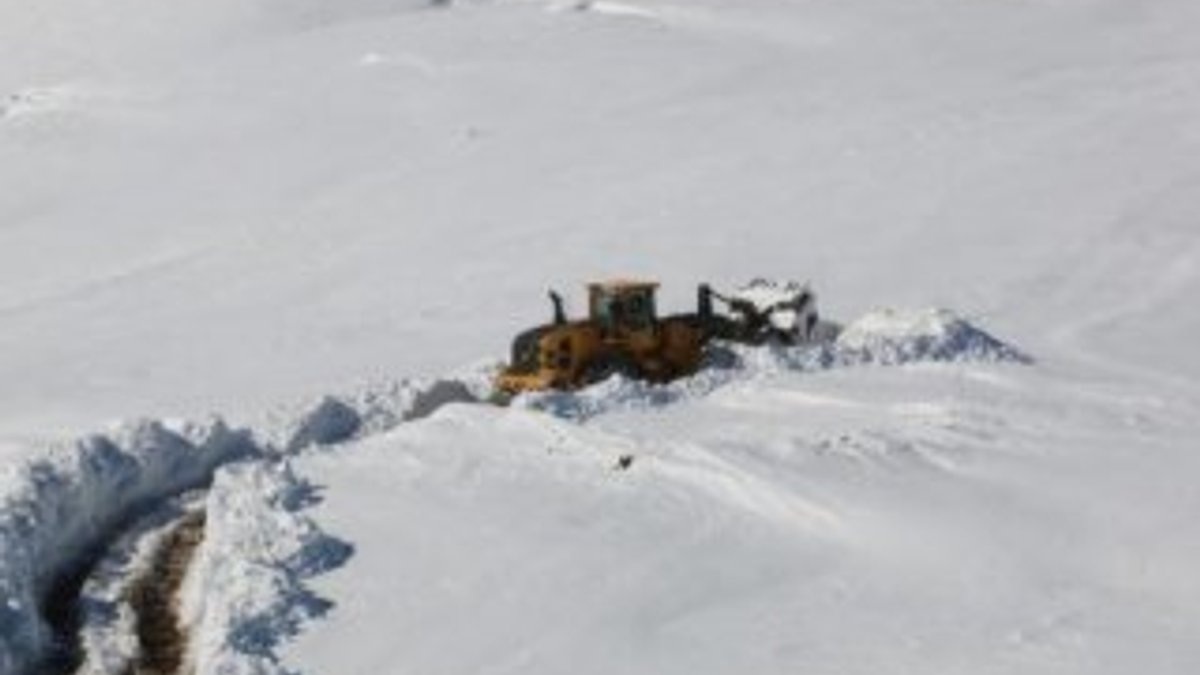 Hakkari'de 106 köy ve mezra yolu kardan kapandı