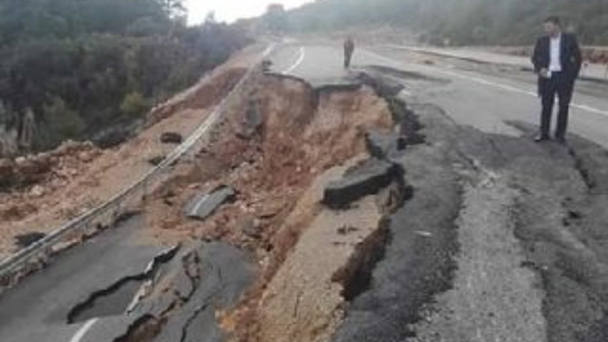Kumluca'da yoğun yağış heyelana sebep oldu