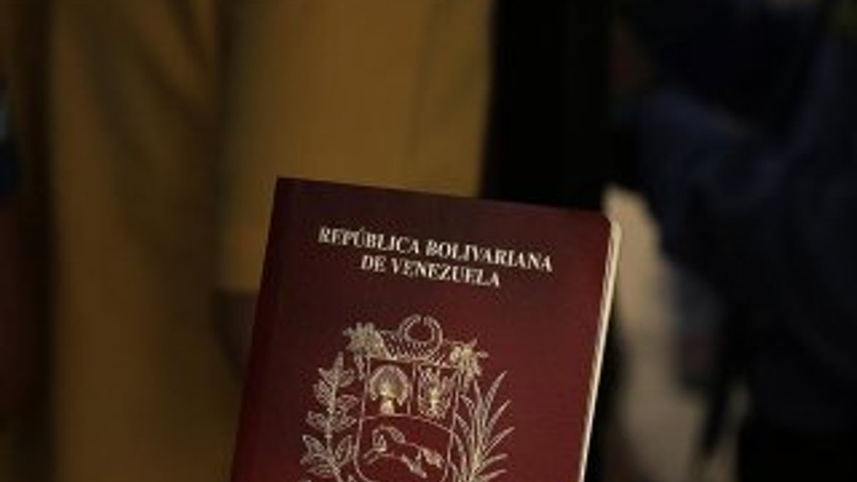 Kolombiya ile Venezuela'dan karşılıklı sınır dışı kararı