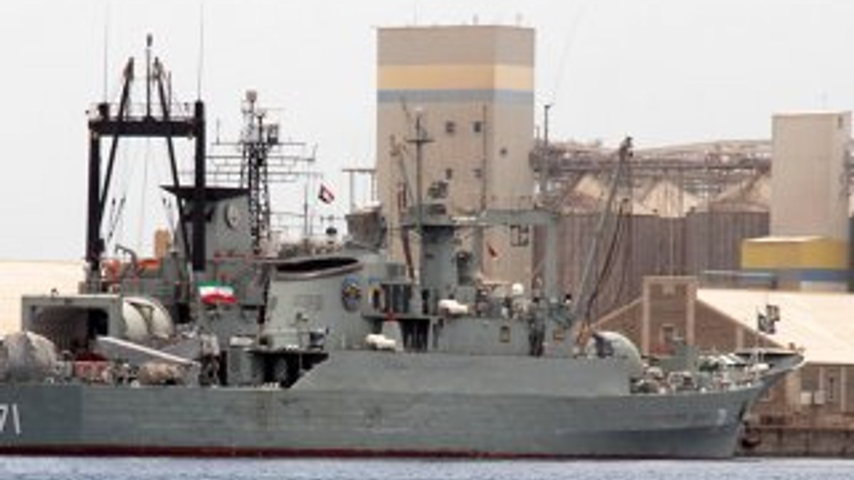 İran savaş gemisinden ABD uçak gemisi yakınına füze