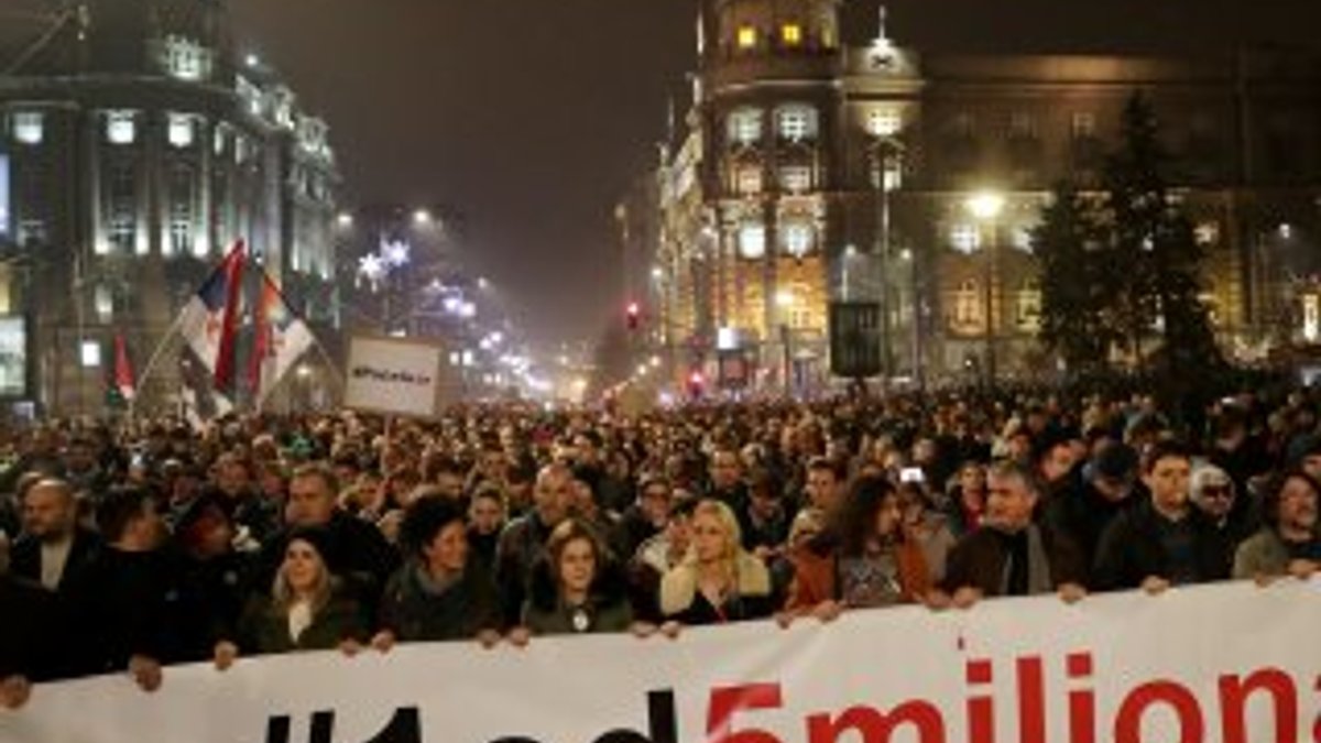 Sırbistan'da hükümet karşıtı protesto
