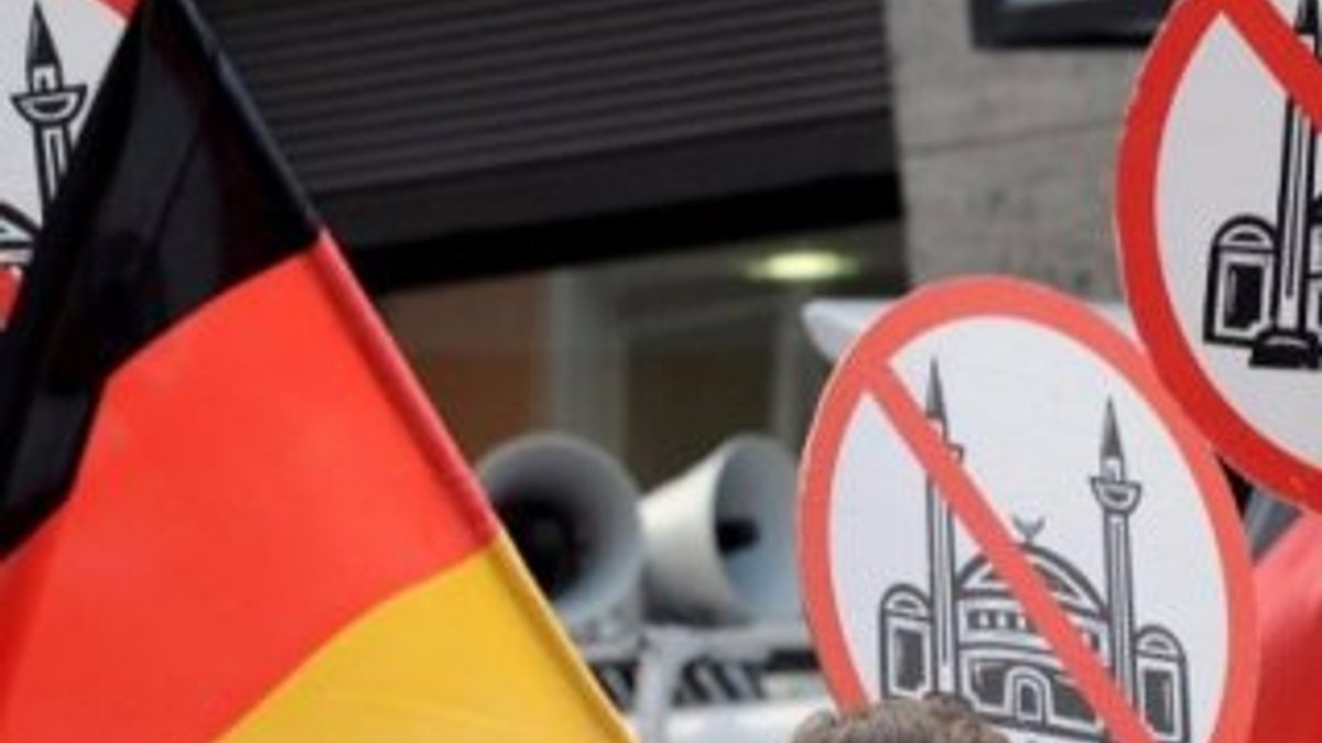 Almanya'da camiler iki günde bir tehdit ediliyor