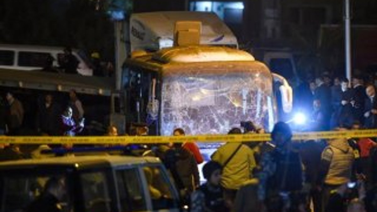 Mısır'da turist otobüsüne saldırı: 4 ölü