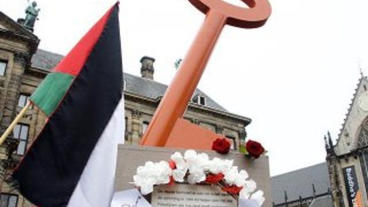 Hollanda'da, Filistinlilerin 'Dönüş Anahtarı' anıtı sergil