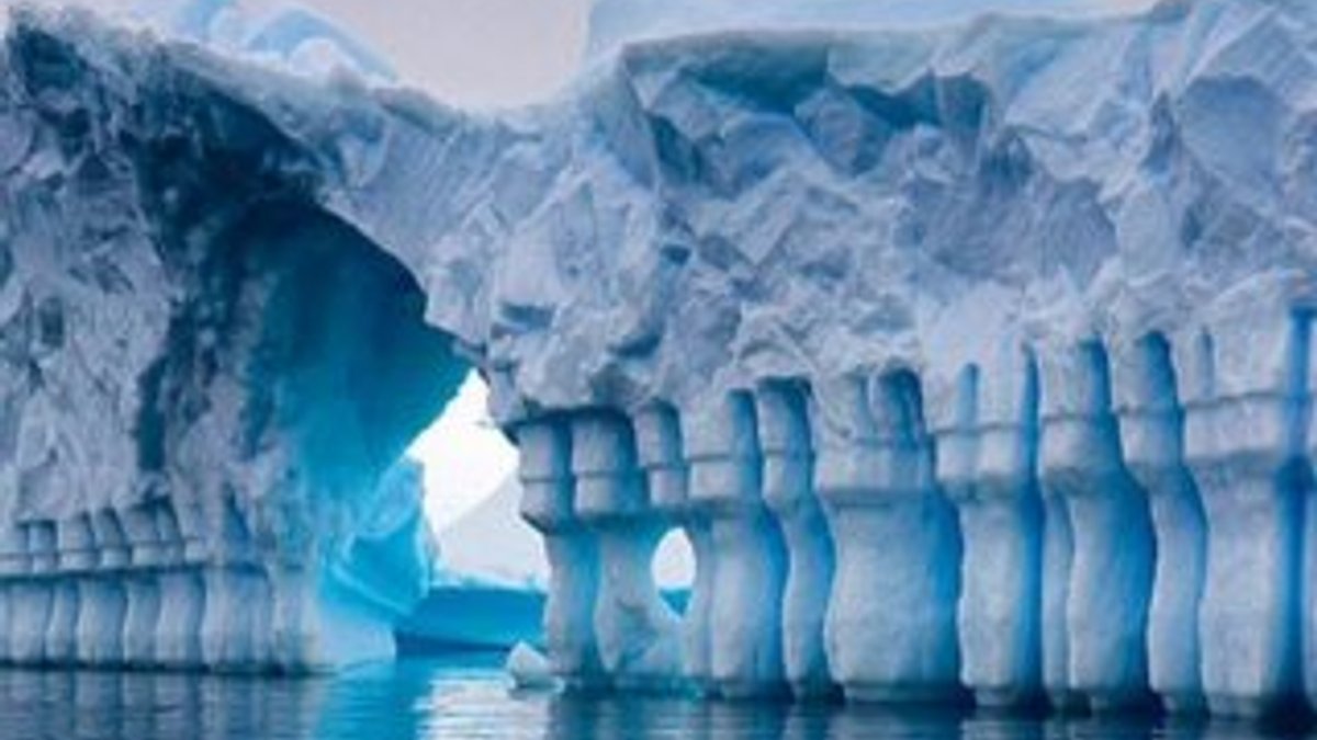 Bilim insanları, bin metre buzun altındaki gizemli göle sondaj yaptı