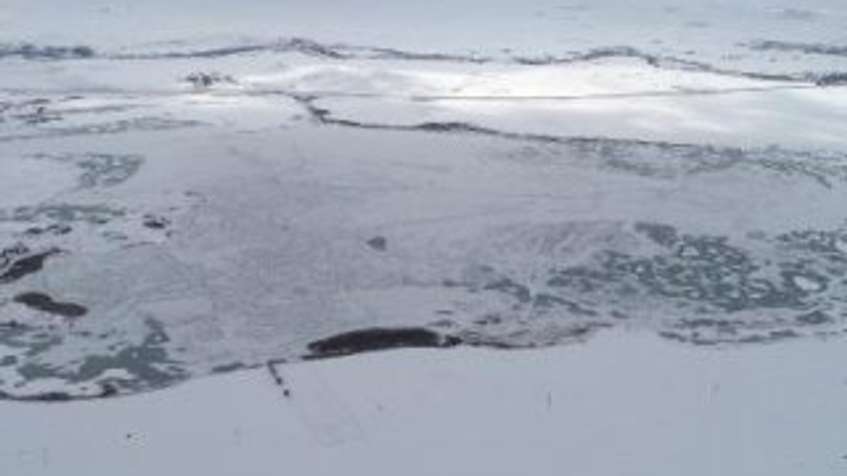 Sivas'ta göller buz tuttu