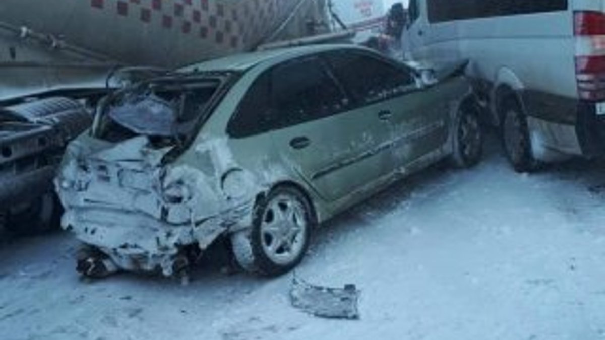 Erzurum'da 20 aracın karıştığı zincirleme kaza: 1 ölü