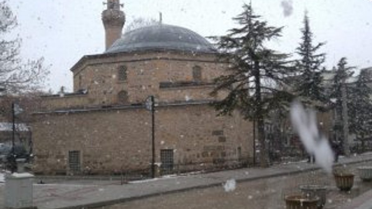 Bolvadin’de 2 yıl sonra ilk kez kar yağdı