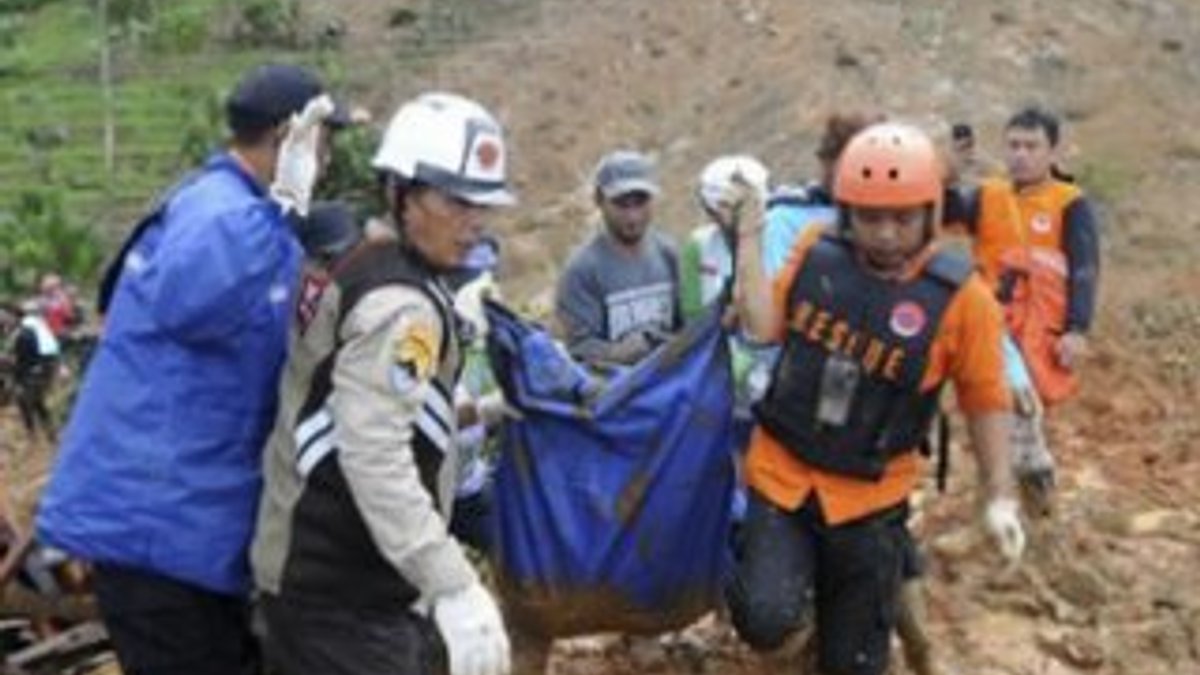 Endonezya'da heyelan: 32 ölü