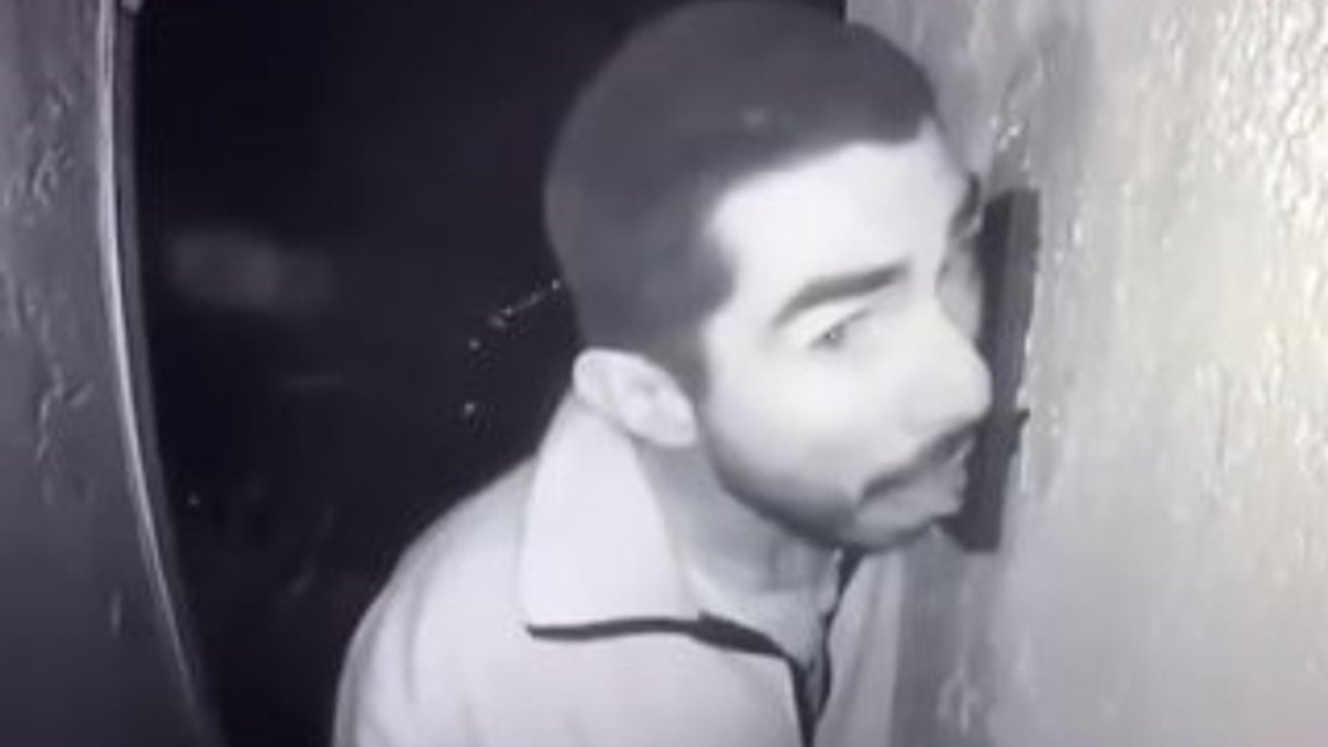 ABD polisi, kapı zilini yalayan adamı arıyor