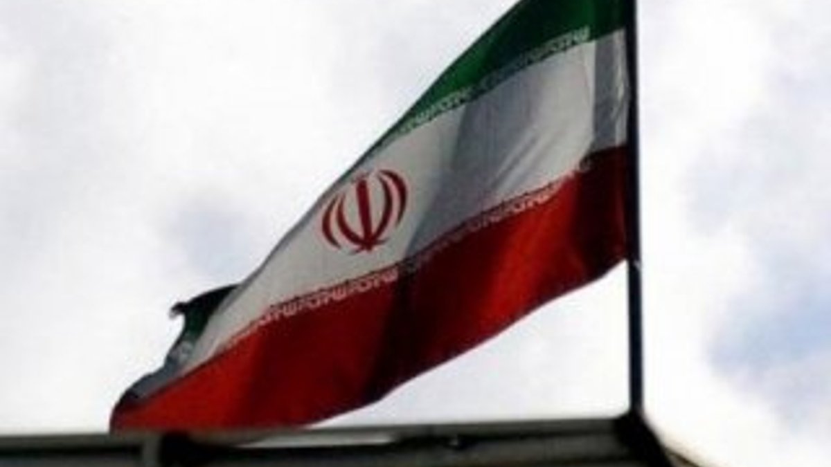 Hollanda'da İran Büyükelçiliği'ne taşlı saldırı