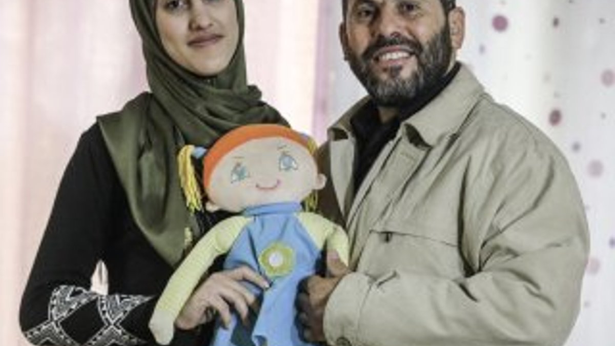 Filistinli Sara, babasının hediyesini 18 yıl sonra aldı