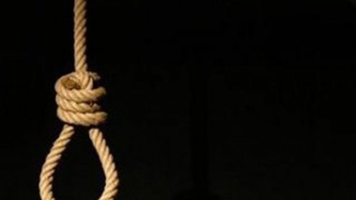 İran'da halka açık alanda idam