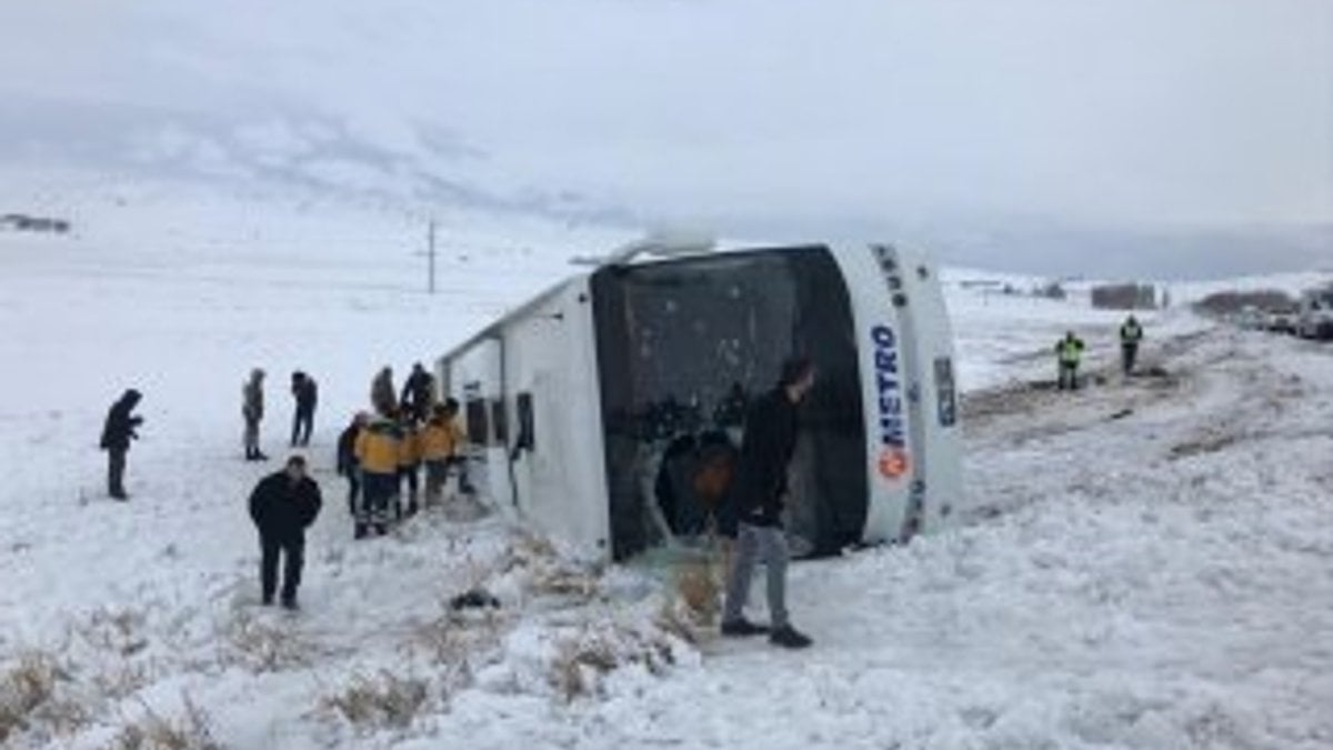 Sivas'ta otobüs devrildi