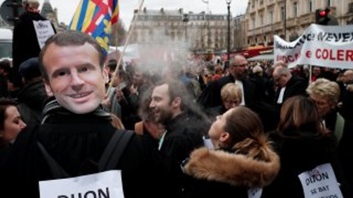 Fransa Ombudsmanı, biber gazının yasaklanmasını istedi
