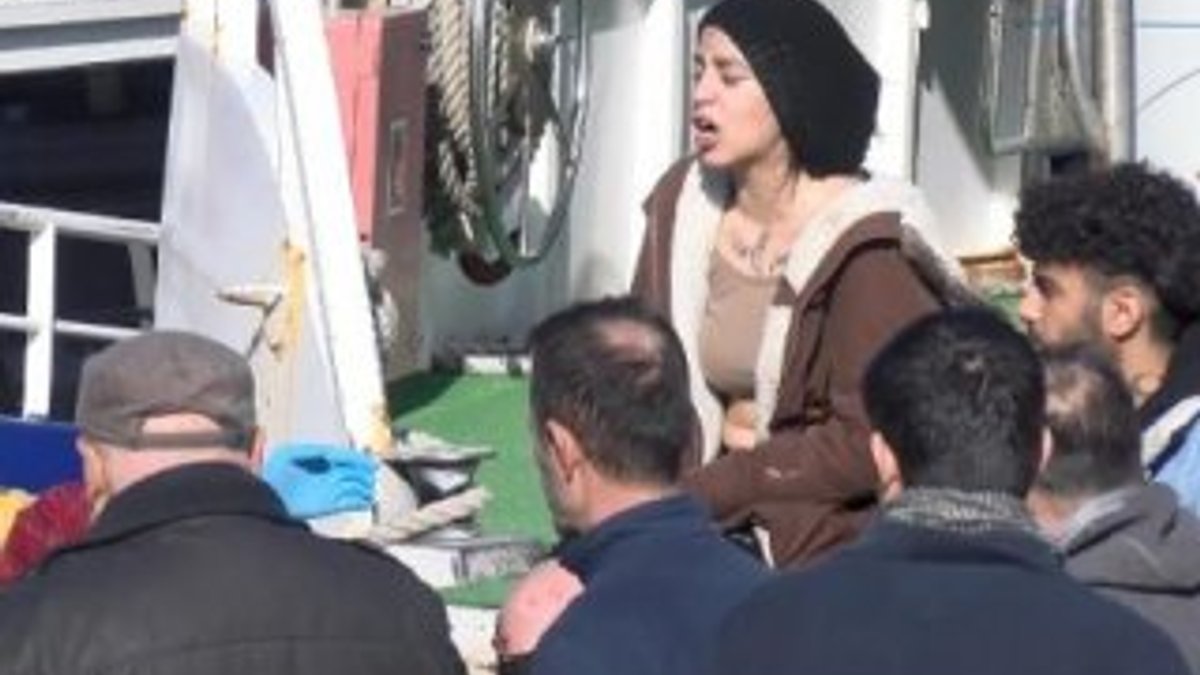 Denize atlayan kadını kurtardı gözaltına alındı