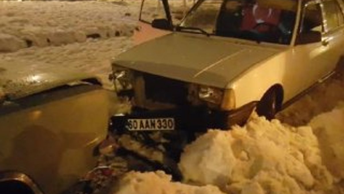 Karda drift yapan ehliyetsiz sürücü kaza yaptı