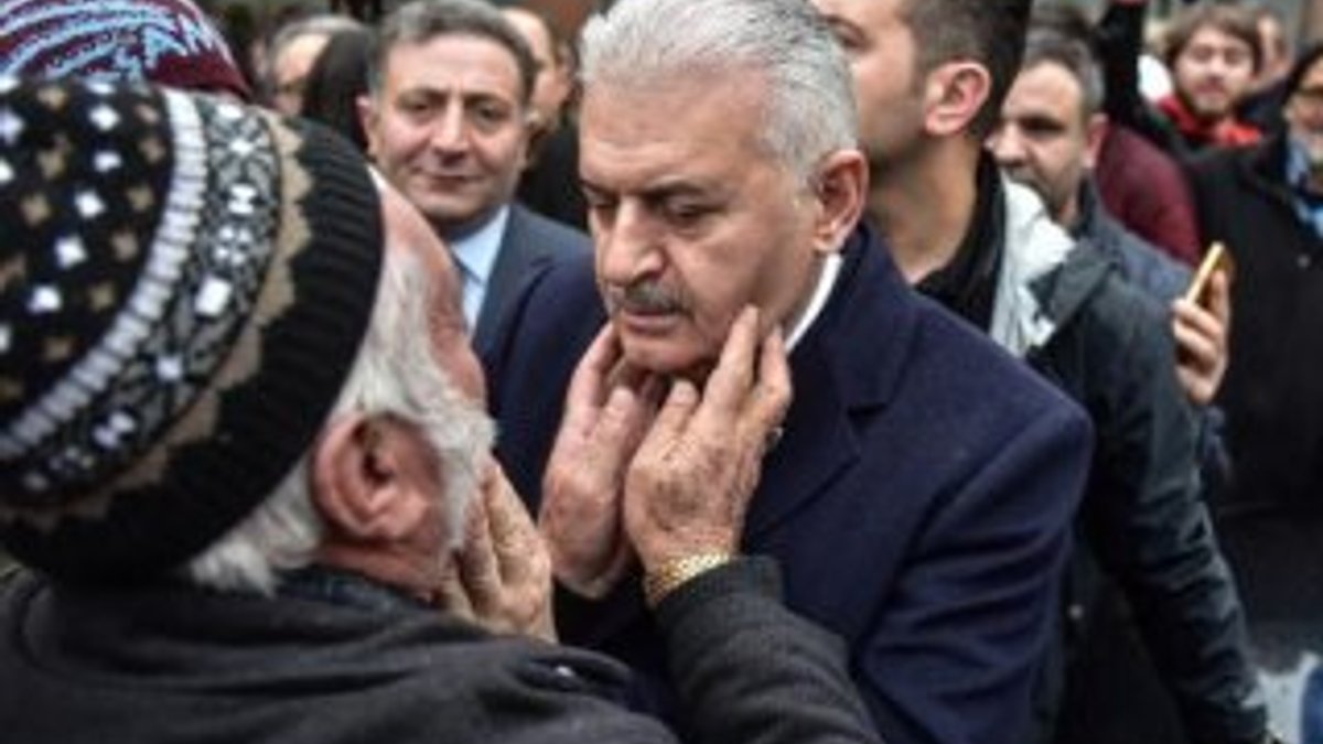 Binali Yıldırım, taksi durağını ziyaret etti